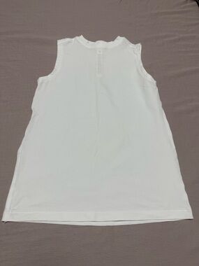 Lululemon white tank top Size XS. Like new condition.